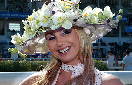 picture alliance / Eventpress | Promi-Trabrennen zugunsten der H